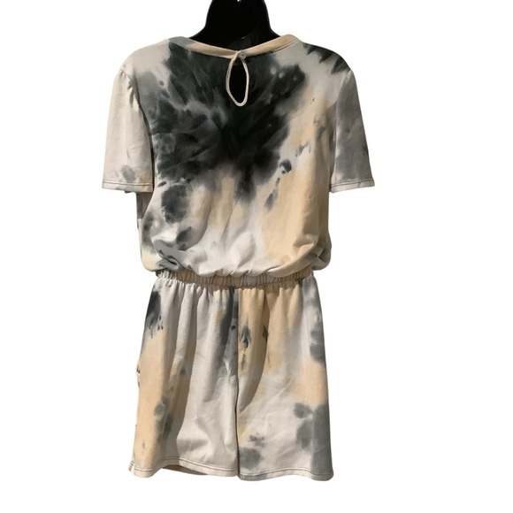 Erge Women’s Black and Cream Tie-Dye Jumper Shorts Outfit WORN ONCE. Drawstring - Picture 3 of 9